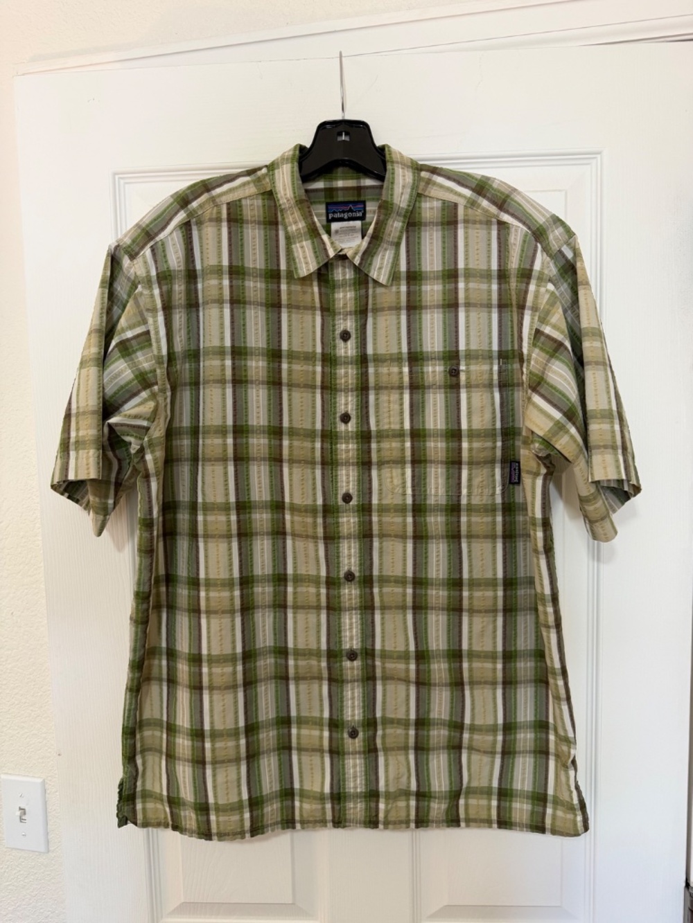 Patagonia Seersucker Puckerware Men's Short Sleeve Shirt Medium Green/Brown
